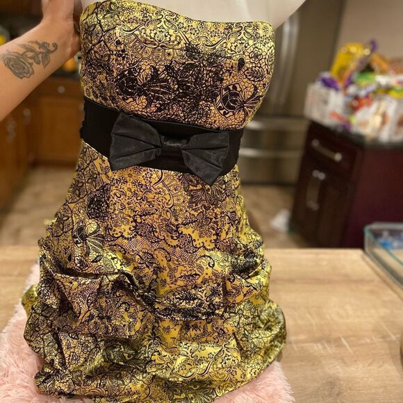 Dress  - Picture 2 of 5